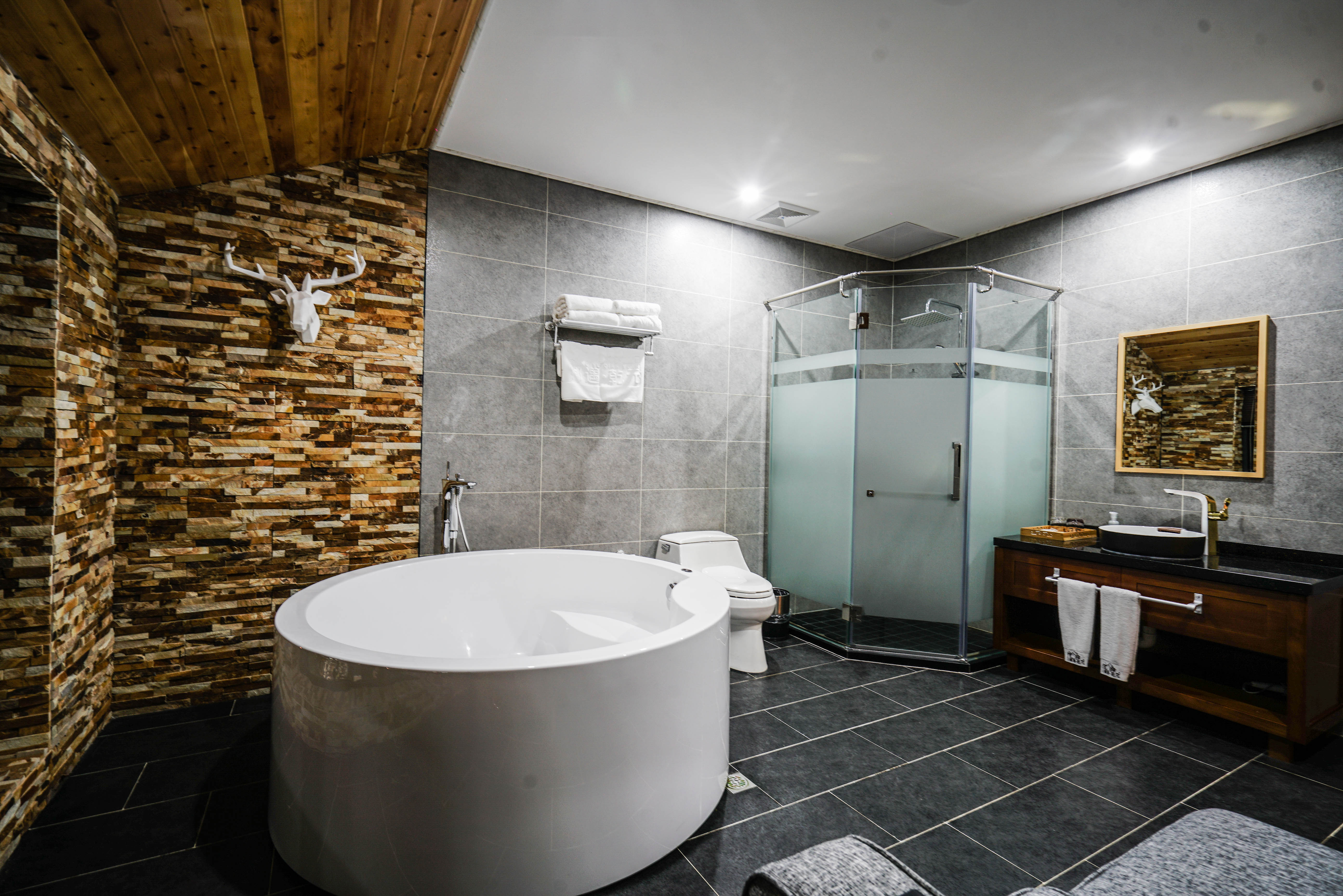 卫生间选马桶照旧蹲厕好？？？看完发明我家选对了，，，，，你选对了吗？？？ 