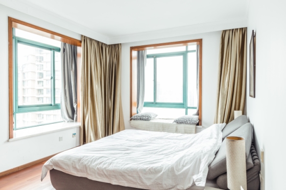 带飘窗的卧室怎么装窗帘 飘窗窗帘怎么做悦目